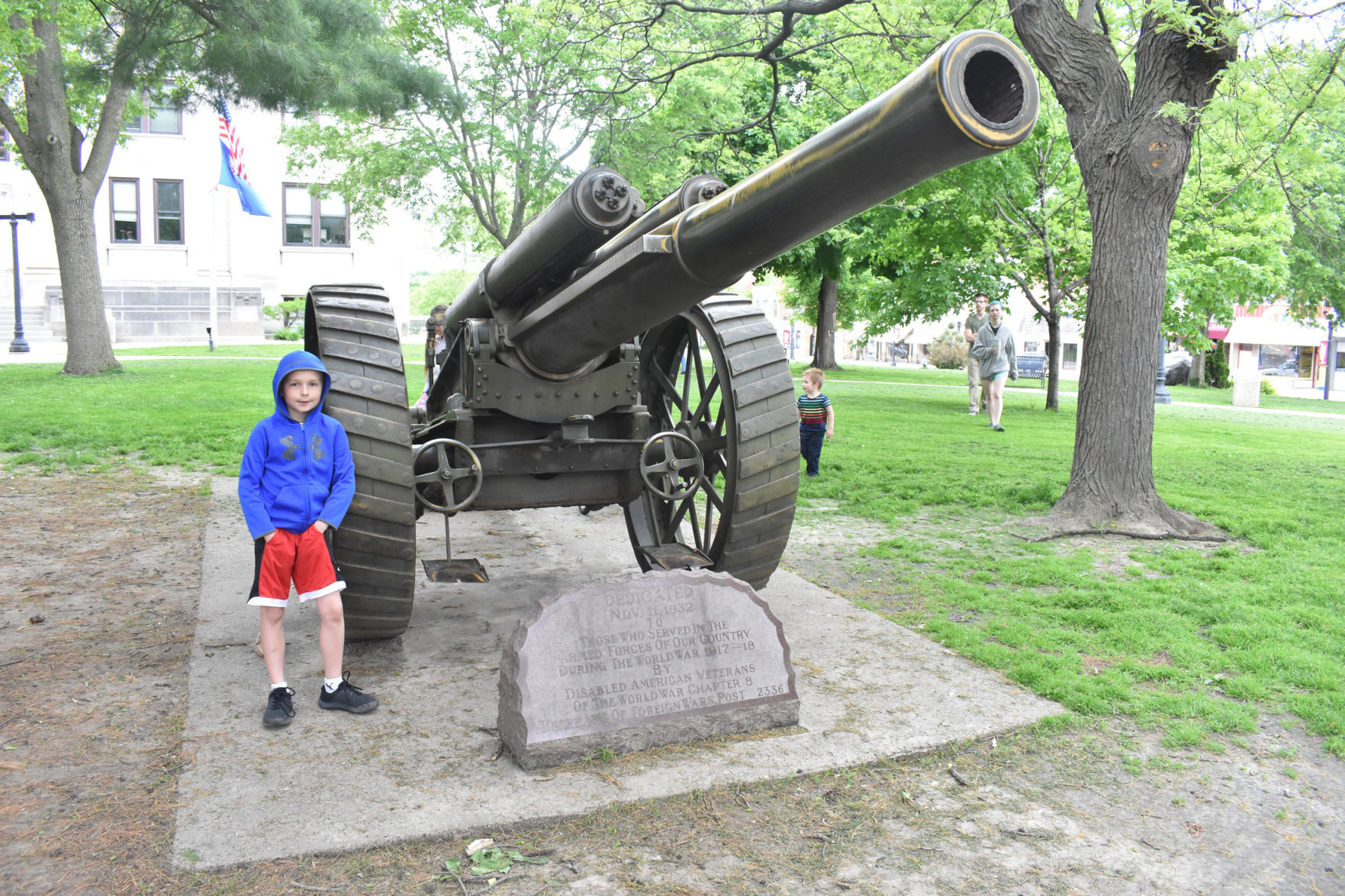 Colin Bebber beside artillery cannon